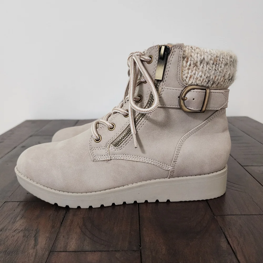 St. John's Bay Frampton Taupe Lace-up Knit Cuff Buckle Boots Sz 7 Classic Casual - Picture 4 of 12